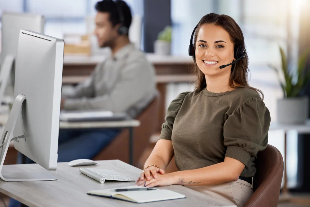 Mujer lista para un mejor trabajo gracias a las soluciones
