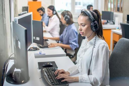 Trabajadora en call center