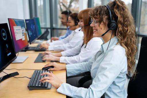 Trabajadora en tercerizar call center