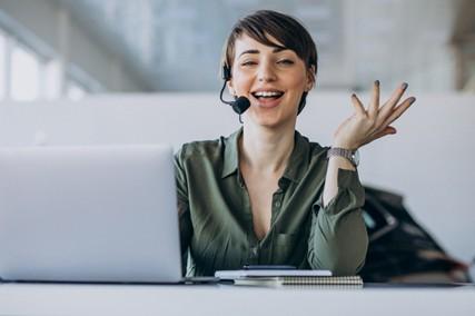 Personas trabajando en atención al cliente
